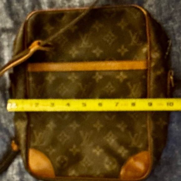 🔥 COA Louis Vuitton Danube Monogram Crossbody Bag in GUC 🔥 - Picture 14 of 15